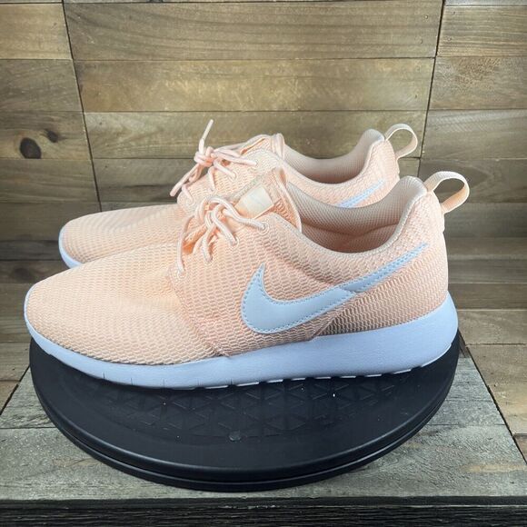 Nike Women’s Side 8.5 Roshe One Crimson Tint White 599729-802 Youth 7 - Picture 3 of 10